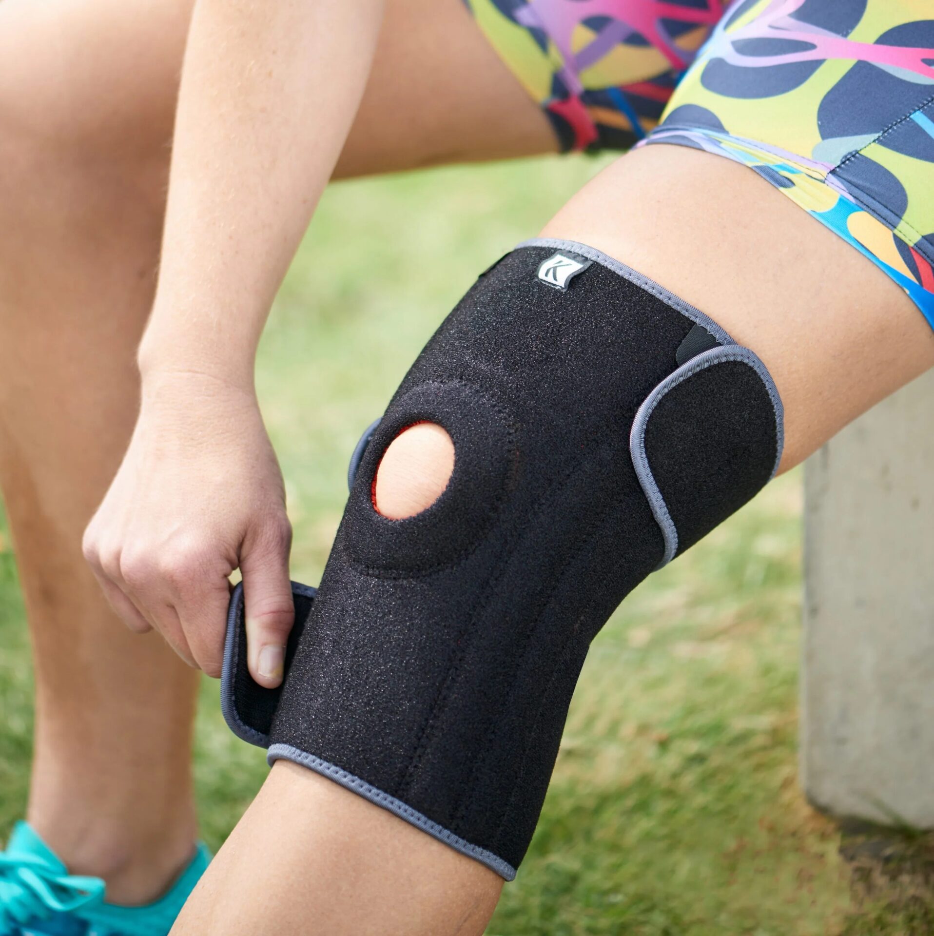 Aero-Tech Neoprene Knee Stabilizer - Image 4